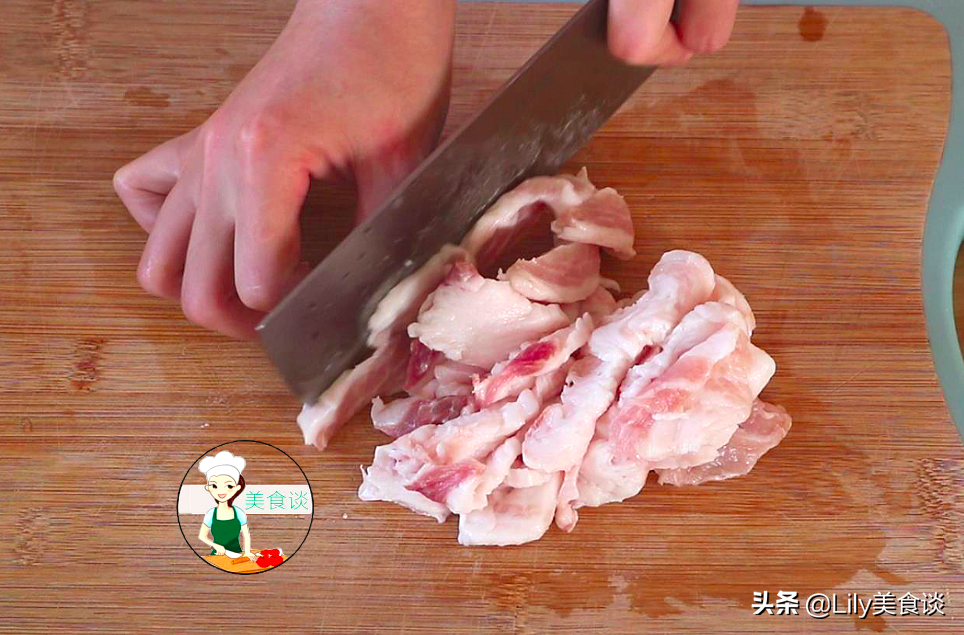 白菜燉豆腐時，先燉豆腐還是先炒白菜？ 都不對，大廚教你正確做法