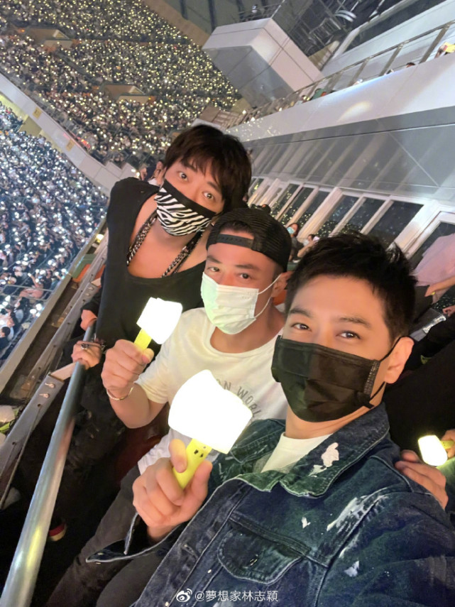 林志穎曬與霍建華信合照，變蔡依林迷弟看演唱會，男神同框超養眼