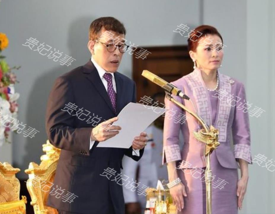 苏提达夺回主动权！香芋紫礼服温柔入骨，泰王主动牵手安抚王后