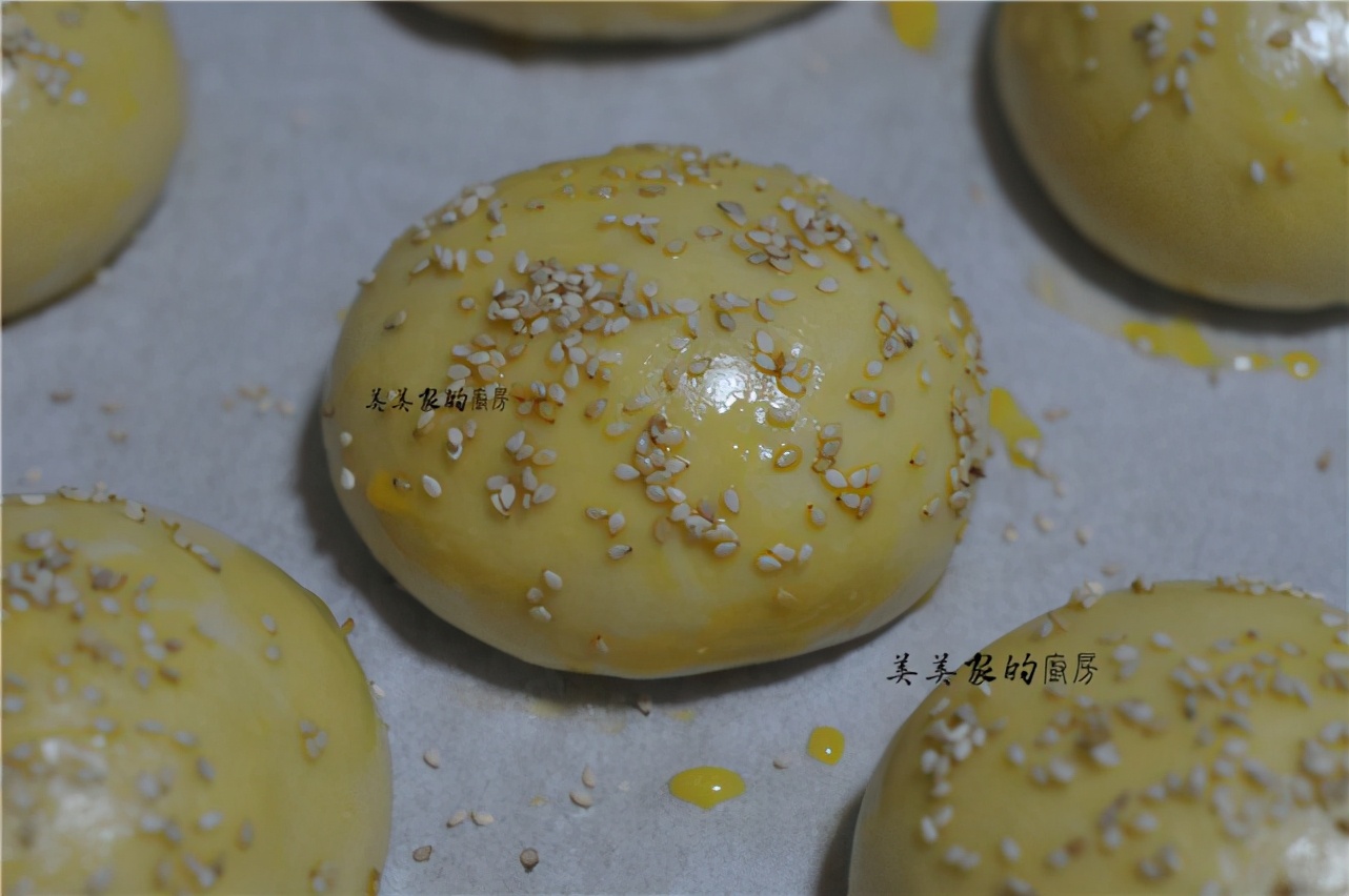 家有烤箱一定要試試，不用黃油的漢堡坯，柔軟拉絲，比買的好吃