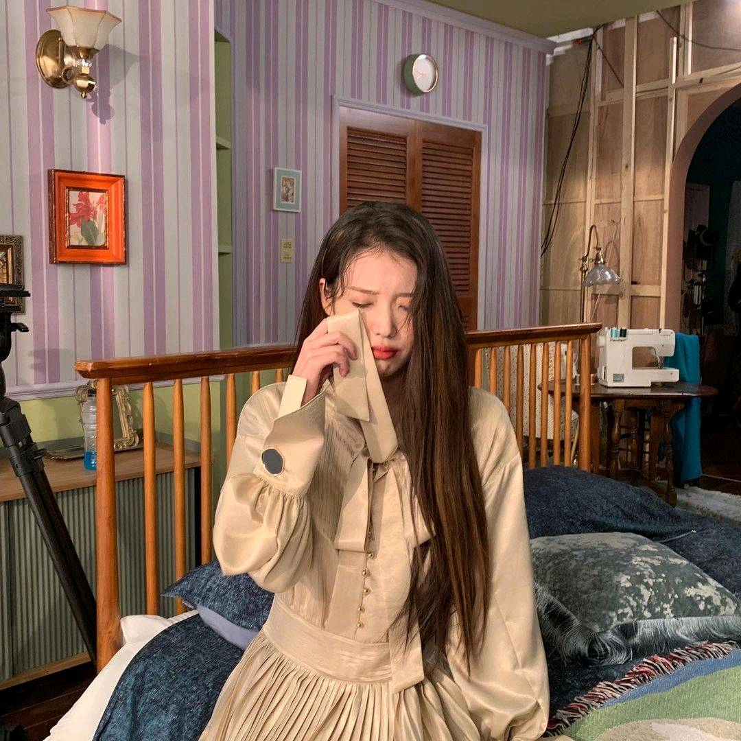 所有女solo斷層第一？ IU油管6支MV破億，小仙女暴風更新隱藏美圖