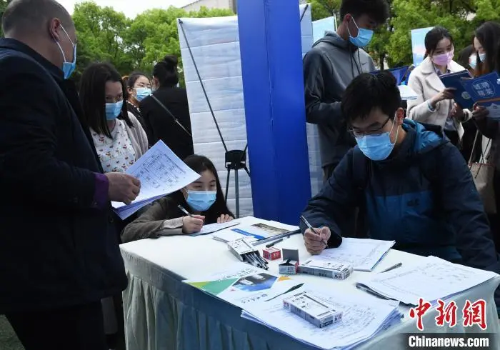 簡歷優(yōu)化成了一門生意,是不是在交“智商稅”?