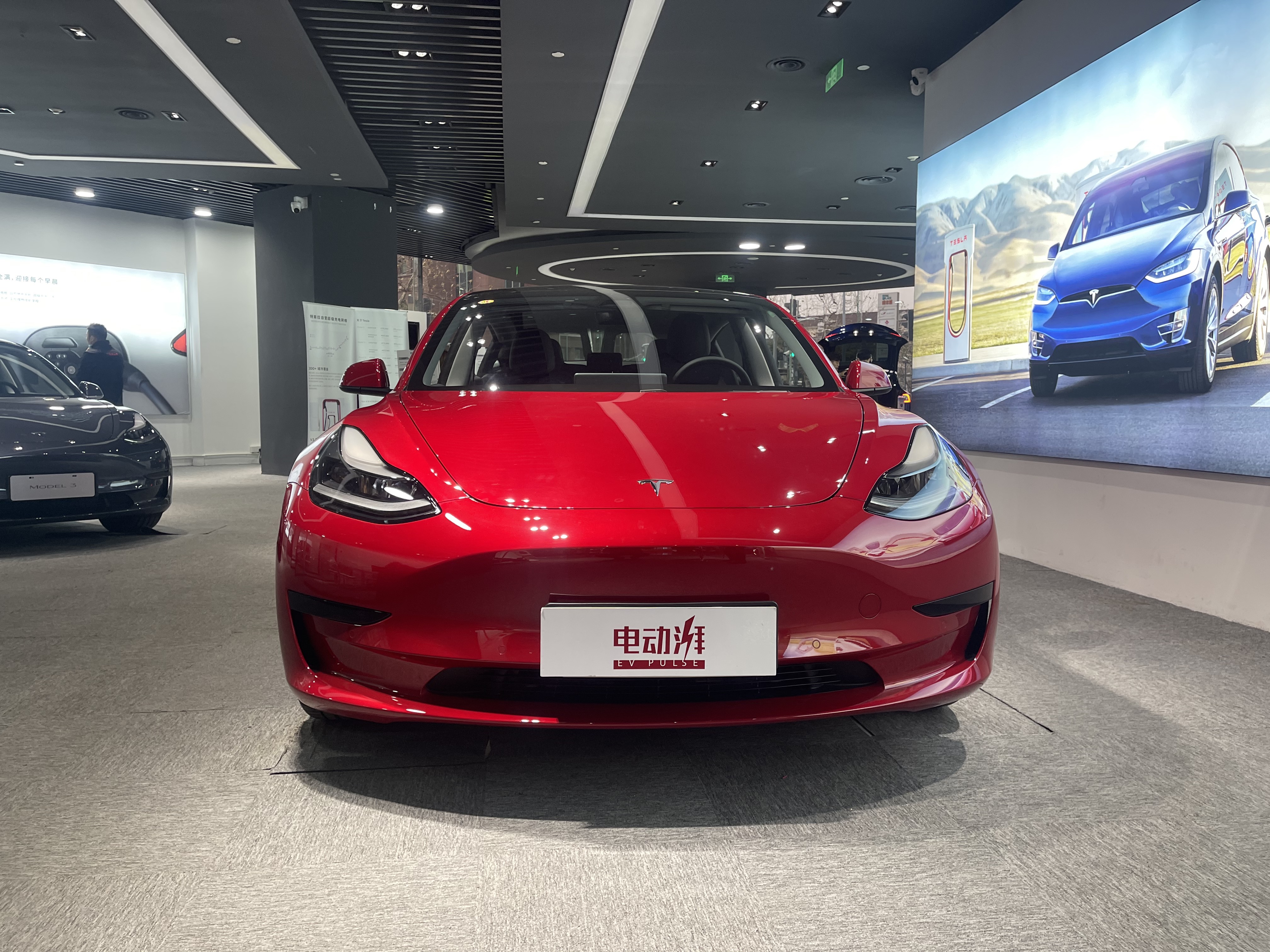 售价24.99万起，性价比进一步提升，新款MODEL 3实拍