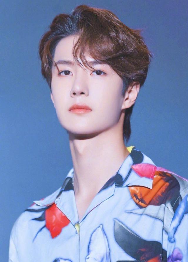 图文 太尴尬 王一博最新造型曝光被指辣眼睛 穿搭翻车已不是第一次 王一博街舞发布会发型 Www Bagua5 Net