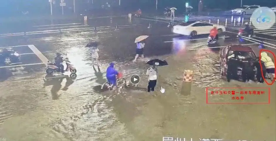 重庆|警校新生开学前获赠手机，还被公安局长点赞！牛！