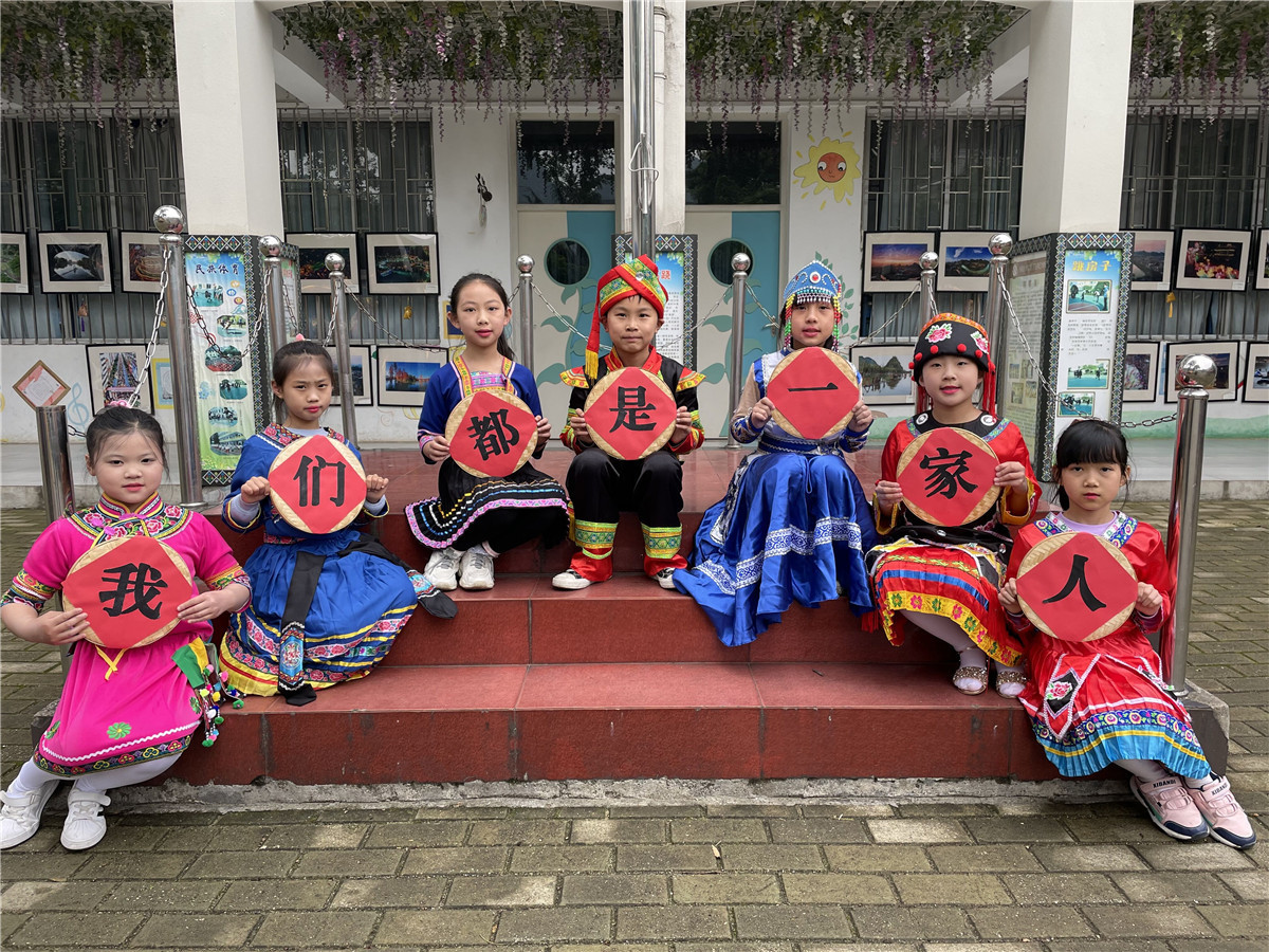 秀峰区桥头小学开展民族团结一家亲文明活动(图2)