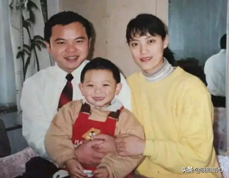 黄子韬八月曾为父亲祈福：褪去明星的光环，他也是一名普通的孝子