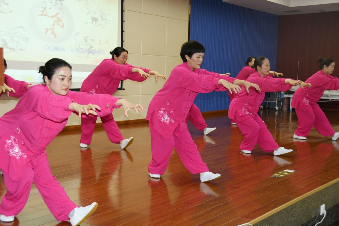 隆回县中医医院召开5.12国际护士节表彰大会