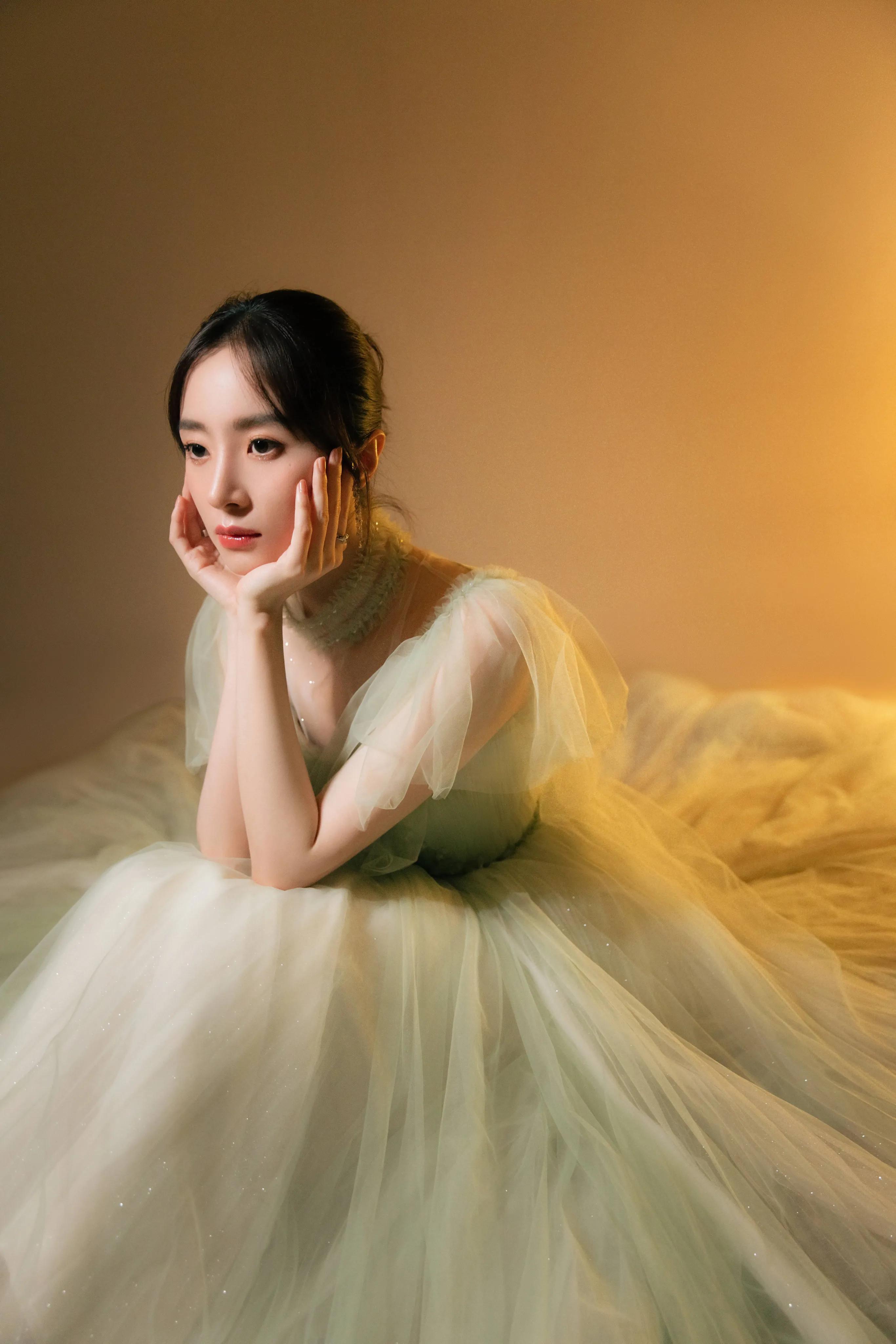 双胞胎姐妹，一个进娱乐圈一个出国留学，选择不同，人生也不同