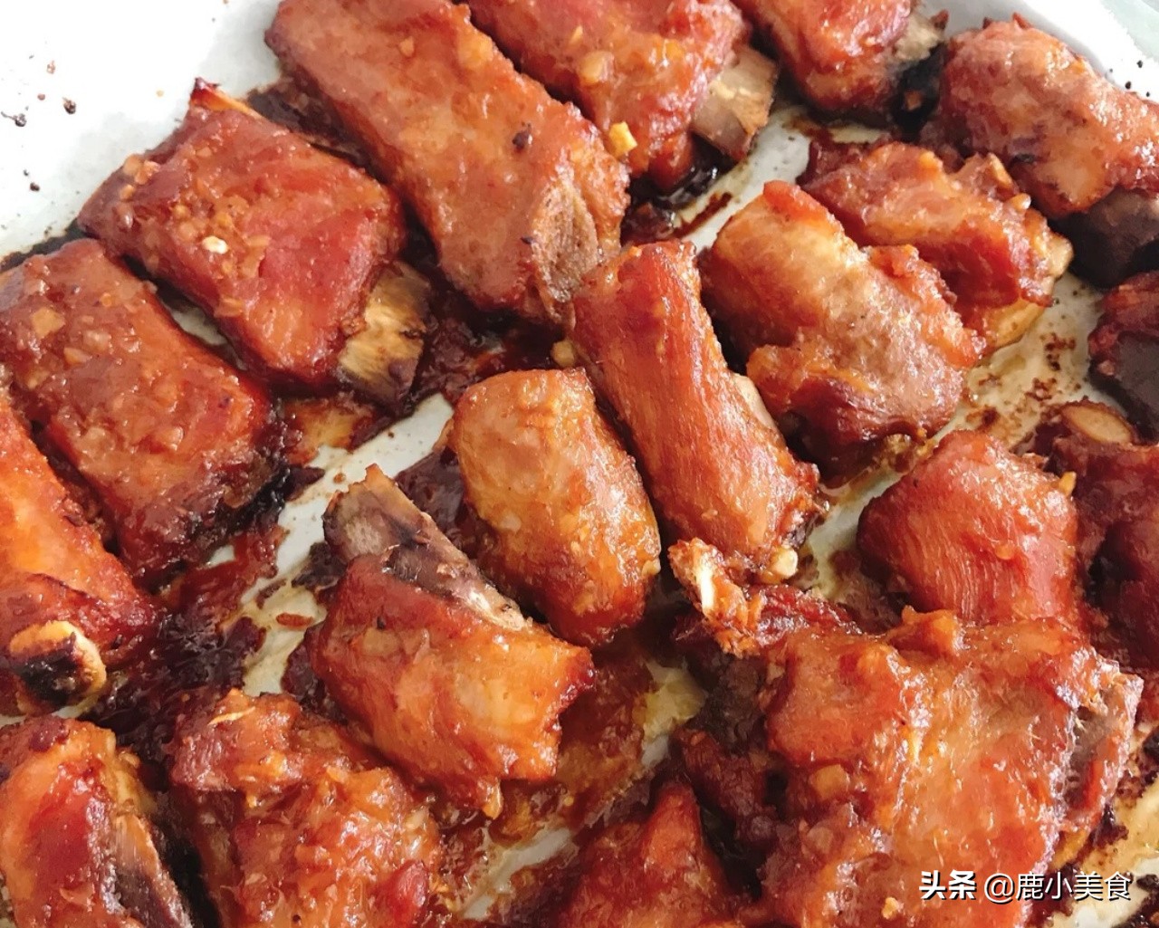 老父亲惯用的蒜香排骨“腌制配方”，外酥里嫩，蒜香十足，真美味