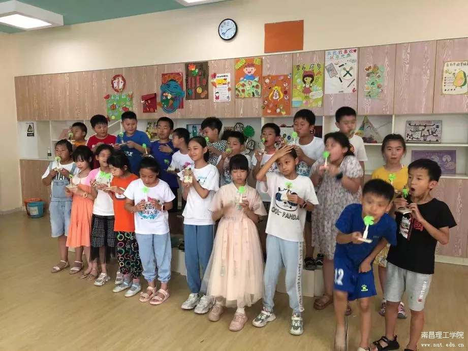 南昌理工学院大力开展夏令营项目式创新教学托管班