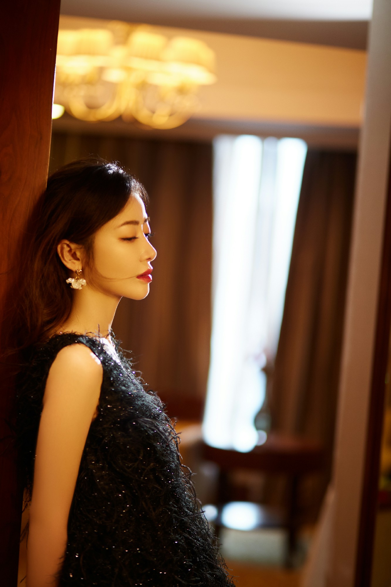 陈紫函高贵黑裙气场十足 惊艳黑白诠释冻龄之美