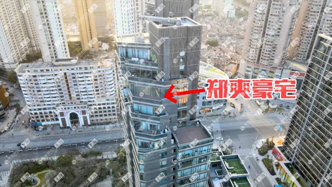 她1.5亿的豪宅里，放不下两张婴儿床