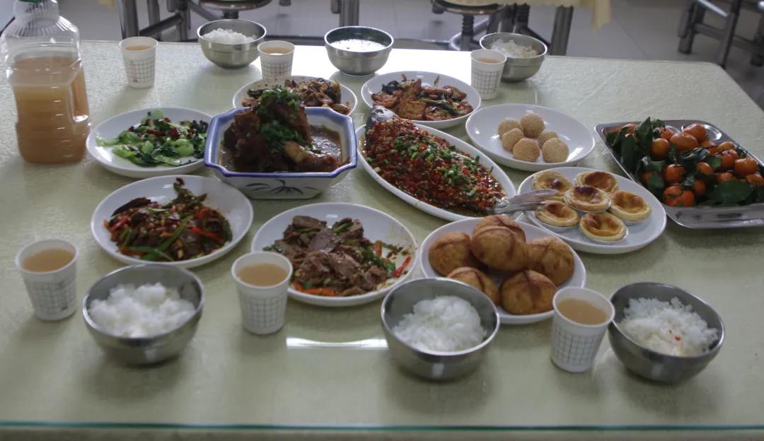 兵哥哥的“年夜饭”，看看哪个单位的伙食你最