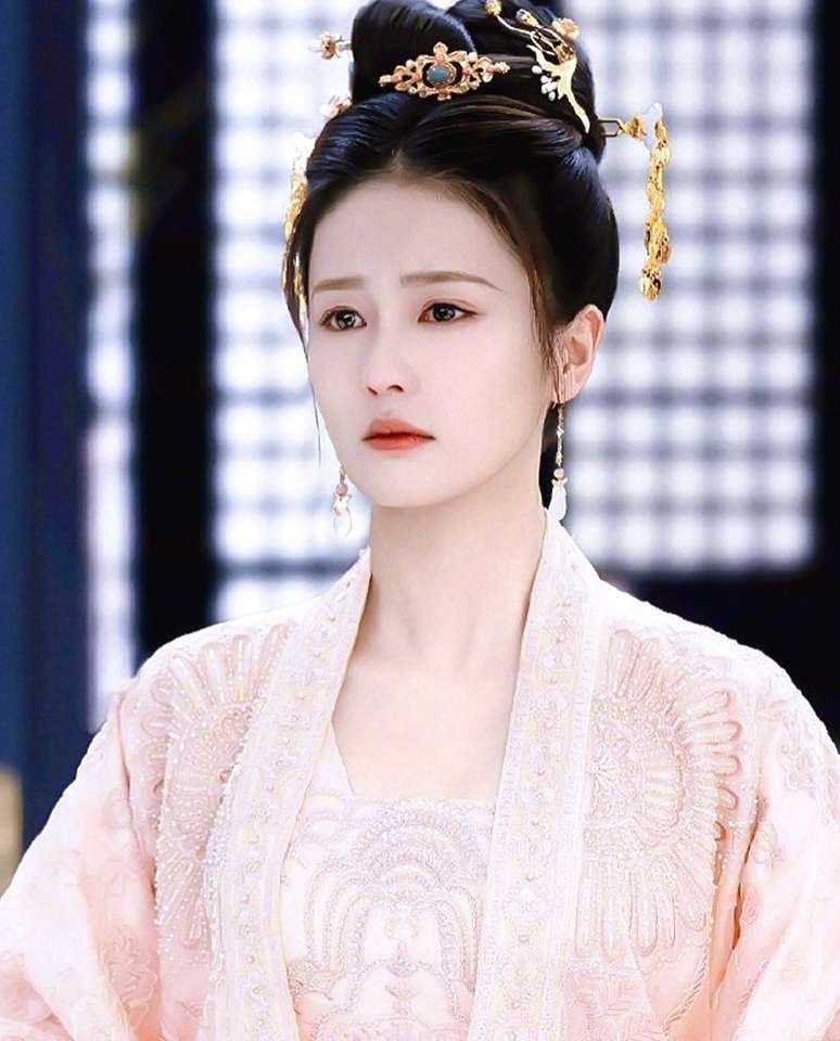 《长安如故》杀青，男主角“发际线”惹争议，白鹿造型像褚璇玑