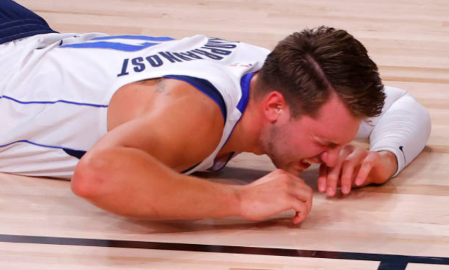 42+7+9ï¼ä¸å¥å¥å­£åèµé¦ç§æ´èè©¹çï¼11å¤±è¯¯é©åä¼¤ï¼å¿«è¹é²å®å¤ªç 