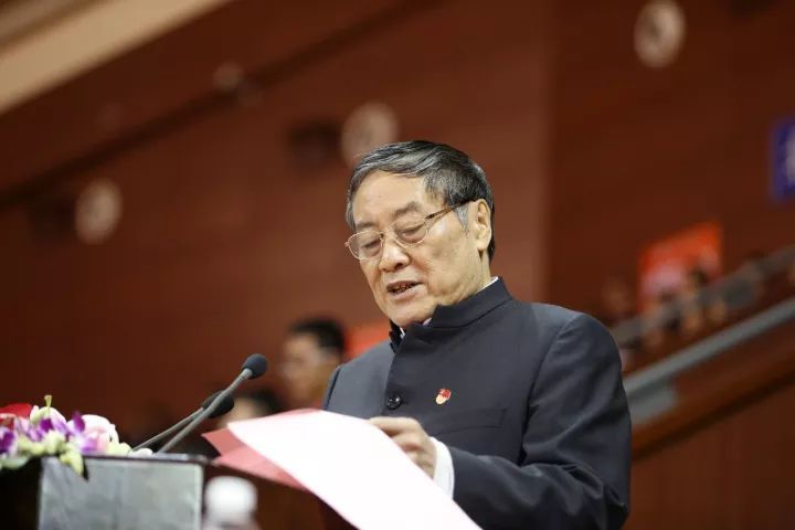 身价高达600亿，每年花销却不过5万块，这个浙江富豪太低调