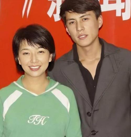 江珊：閃婚震驚一時，與靳東姐弟戀5年，如今54歲卻依舊美如少女