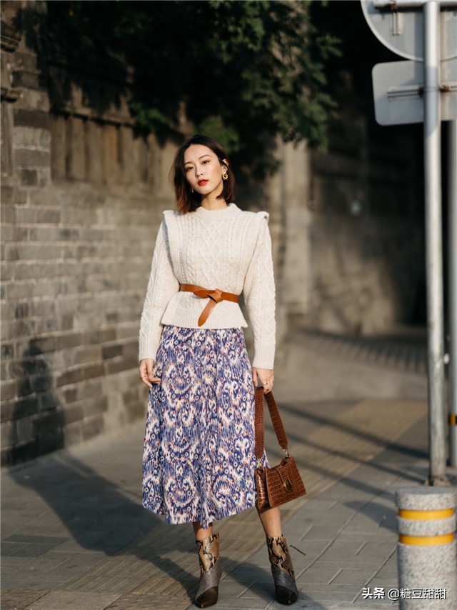 真正会穿的女人，早就换上了“奶奶裙”，优雅不说还时髦又高级