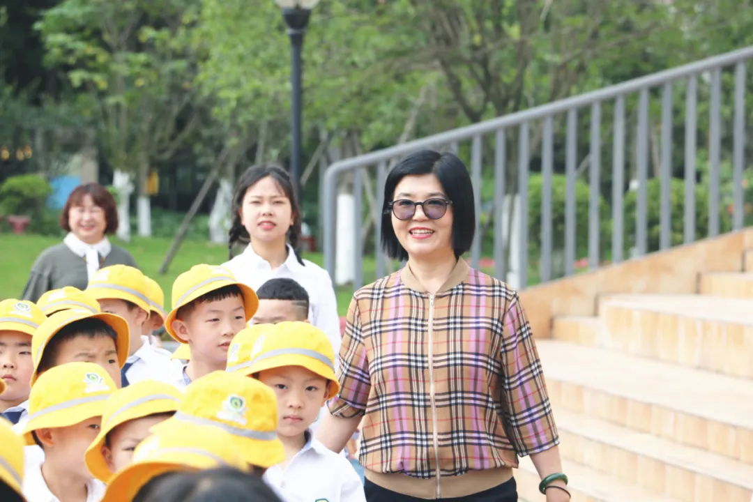 「百花快讯」看!双流区实验小学外国语学校校园惊现小黄帽