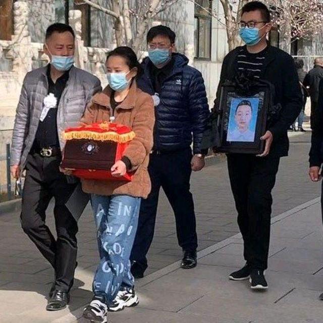 郭威捧姚策遗像流露不祥信号，重情义之人易遭