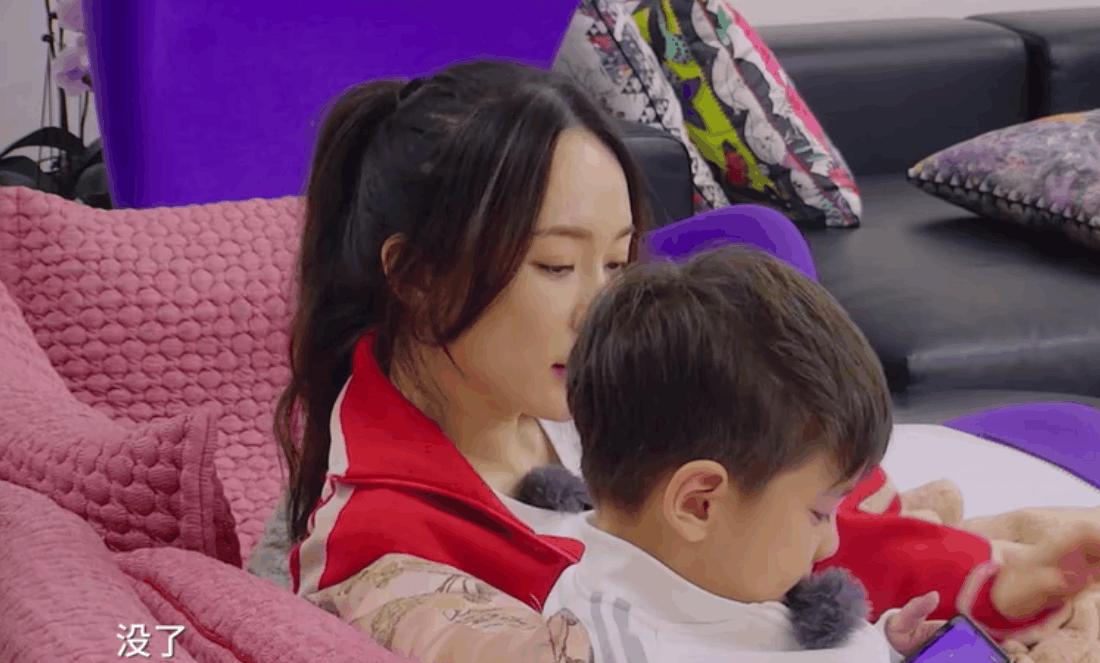 嗯哼4岁就能回答难题，霍思燕教育方法值得学习，她做了什么