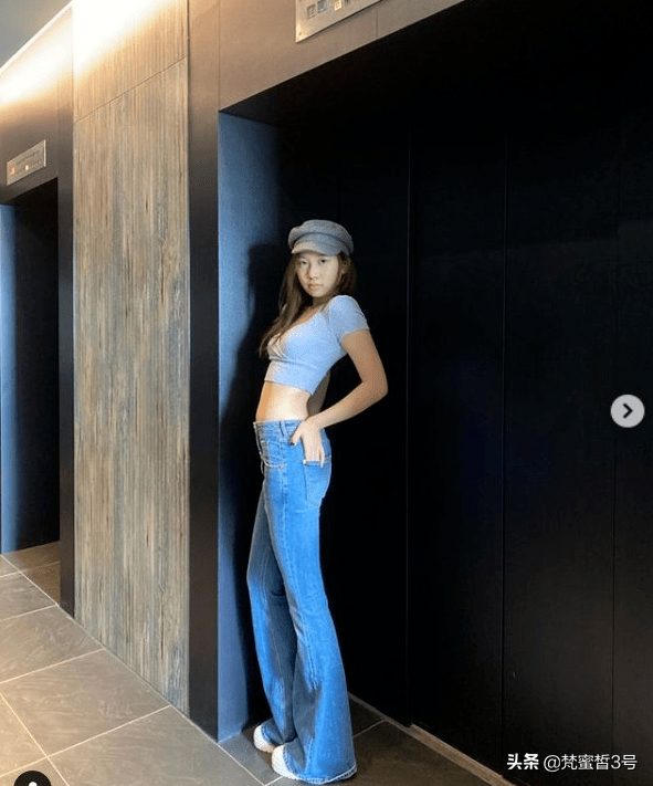 甄子丹女儿曝光近照，16岁腿长1米1太吸睛，外公身家百亿富豪