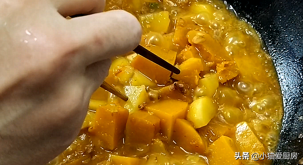 图片[9]-南瓜炖土豆这样做真的好香啊 制作还简单 营养美味 好吃下饭-起舞食谱网