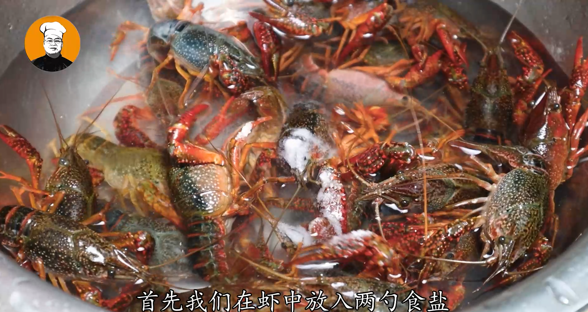 小草地別只用清水洗，等於吃垃圾，教你妙招，臟東西全跑光