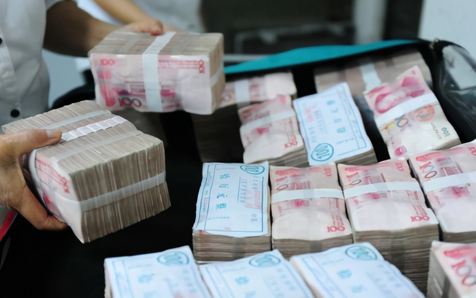 2021年手持100万，是投资、买房还是存银行？看专家怎么说