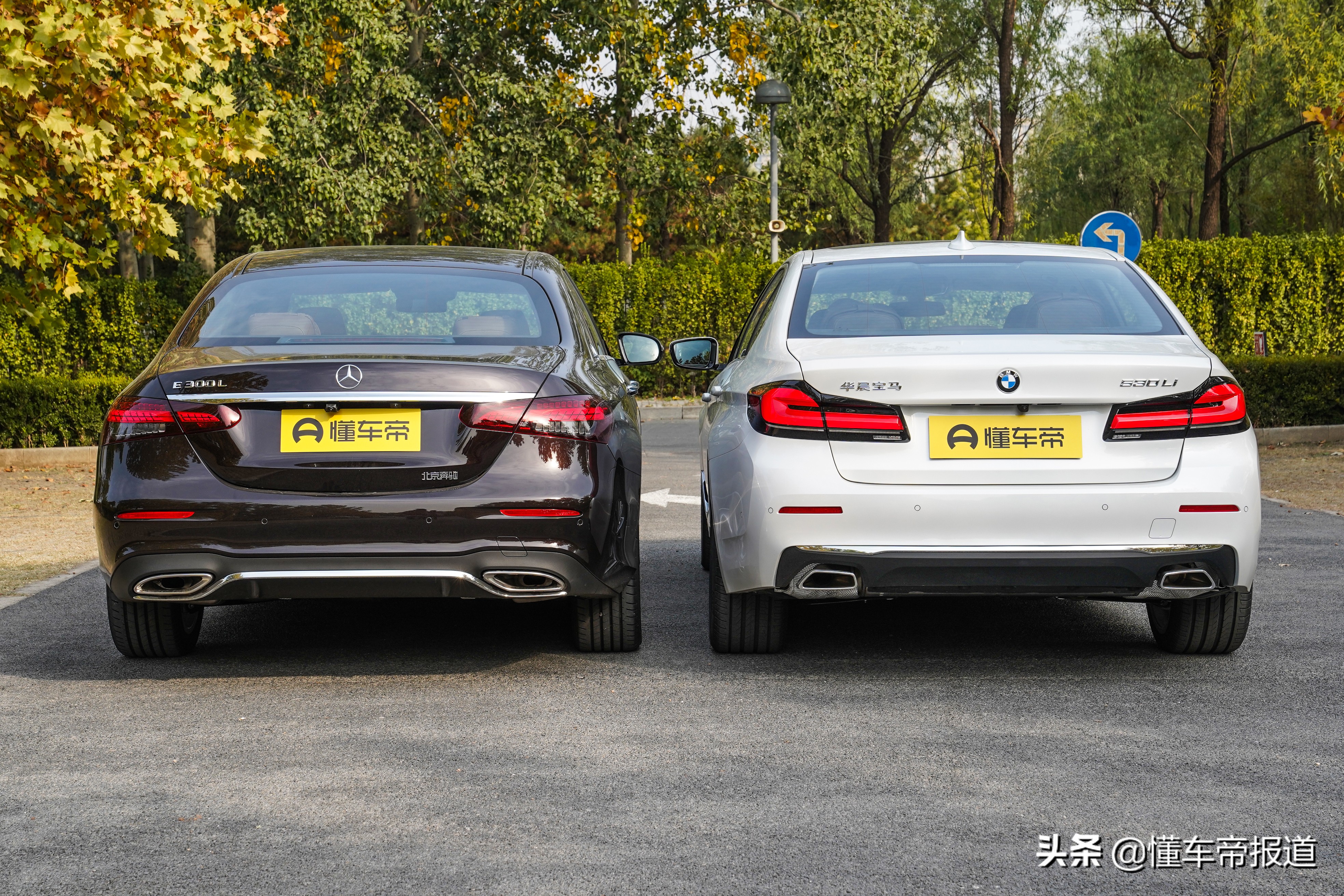 新车 | 宿敌对决！首试2021款宝马5系对比奔驰E级
