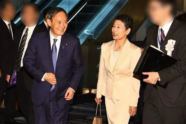 日本新首相夫人:钟点工二婚嫁给农民工,最终