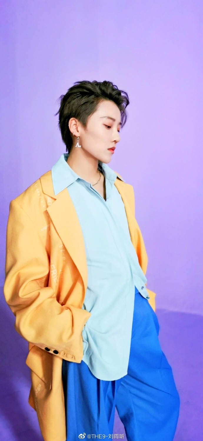 THE9公布正面照，刘雨昕占据艺人榜单前列，与前