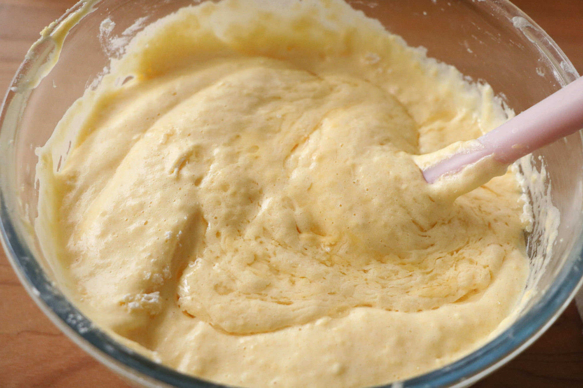 蜂蜜脆皮老式蛋糕，全都是兒時的味道，掌握技巧，在家做很簡單