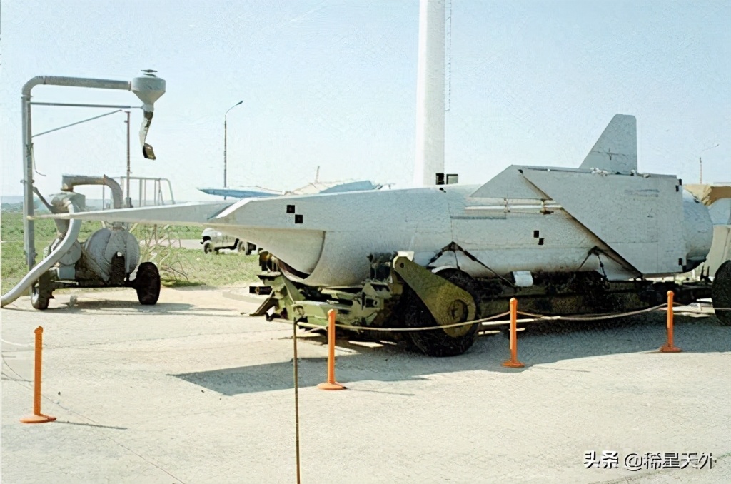 无惧美疯狂售台武器，我军即将装备世界最大空射导弹