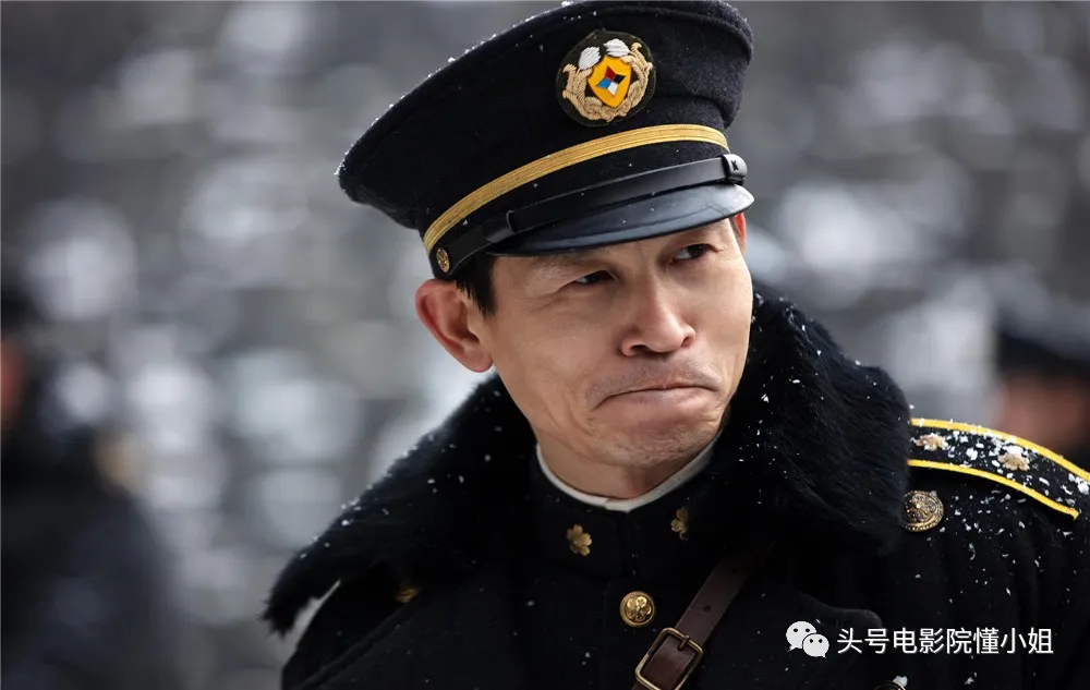 《悬崖之上》这反派圈粉!承包全片笑点,演戏最惨时身上仅4毛钱