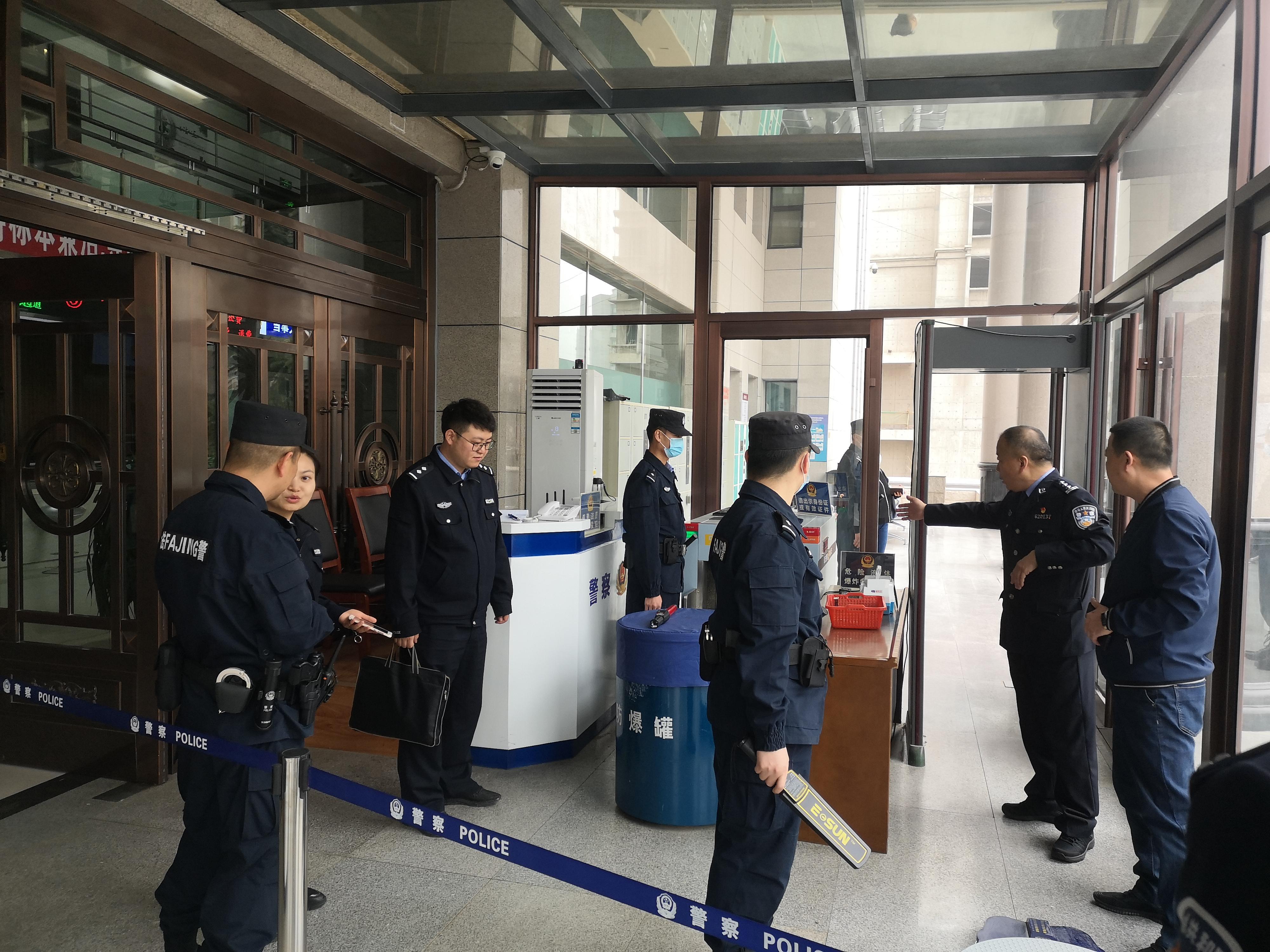 甘肃省高级人民法院、兰州市中级人民法院检查组对安宁法院"六专四室"建设情况进行实地检查