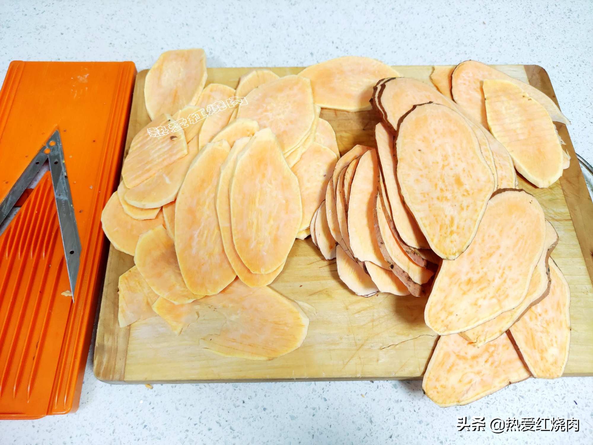 红薯的这个做法你一定要试试，又甜又脆嚼着咯吱吱，非油炸更健康