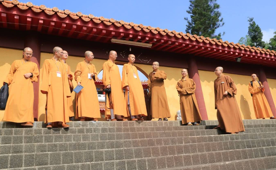 �Ǻ귨ʦ�������廪�߲�����ѡ������Ϊ�ᣬ������������һȺ����