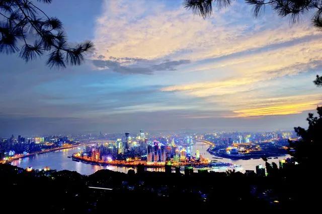 重庆：山城，雾都，四大火炉，火锅之都，带你走进江湖之地