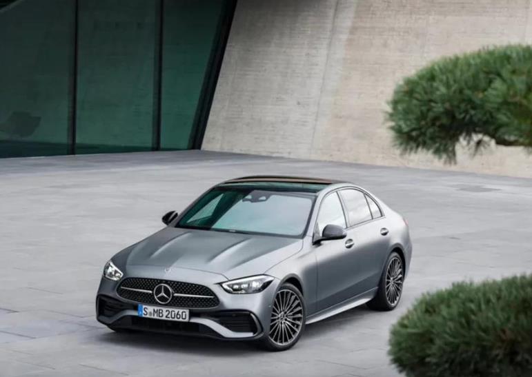 春节期间 王家卫为奔驰创作的《心之所向》为何圈粉无数？