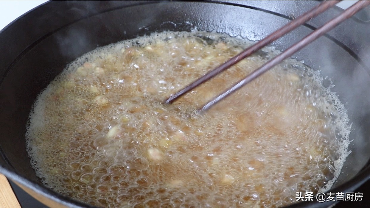 年夜飯花生好吃做法，加2雞蛋，老吃法教會你，吃一次就念念不忘