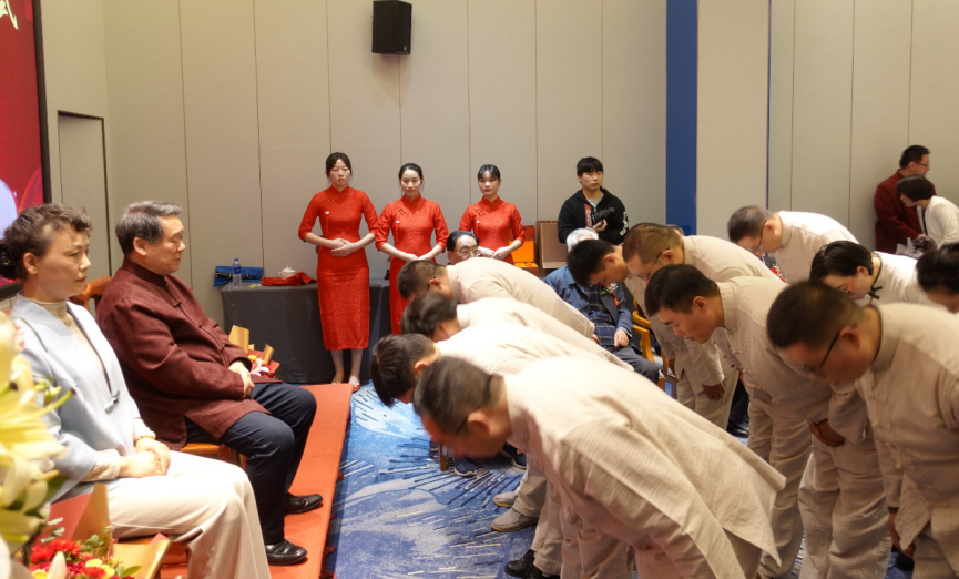 全国名老中医王国斌教授喜收20名弟子