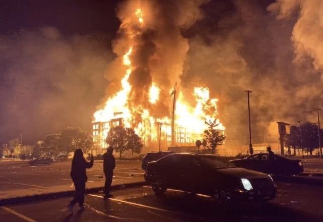 以暴制暴！美军接到命令全副武装赶往明州：前