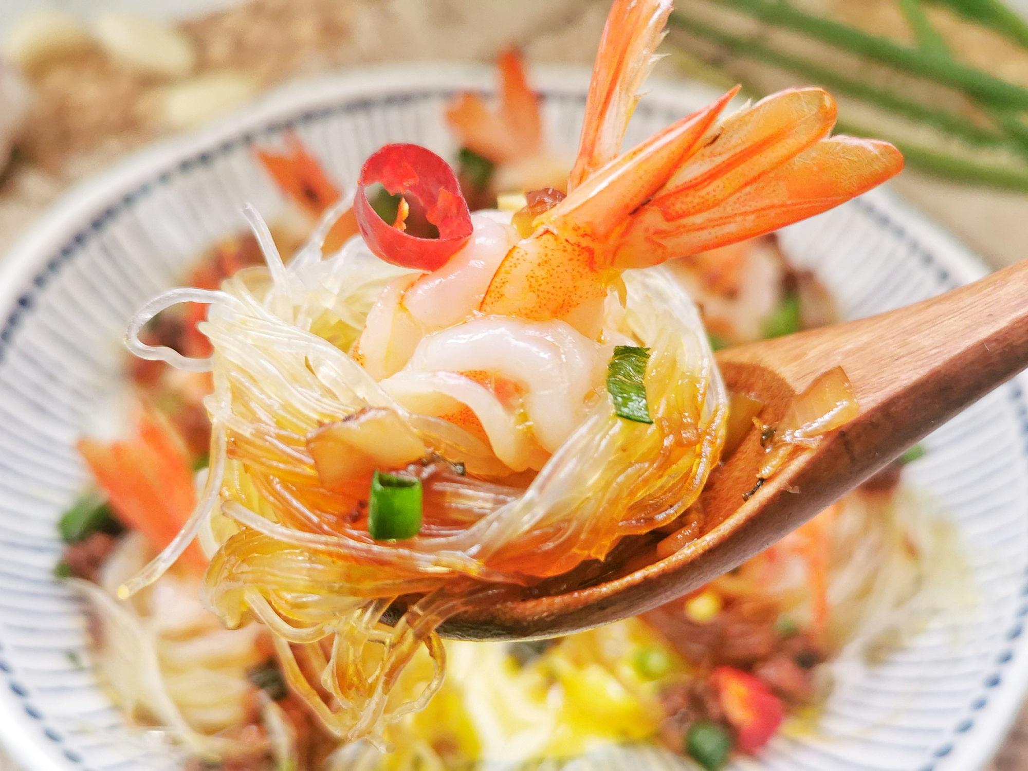 蒜蓉粉絲蝦這樣做，粉絲比蝦好吃，蒜香撲鼻，零廚藝也能學會