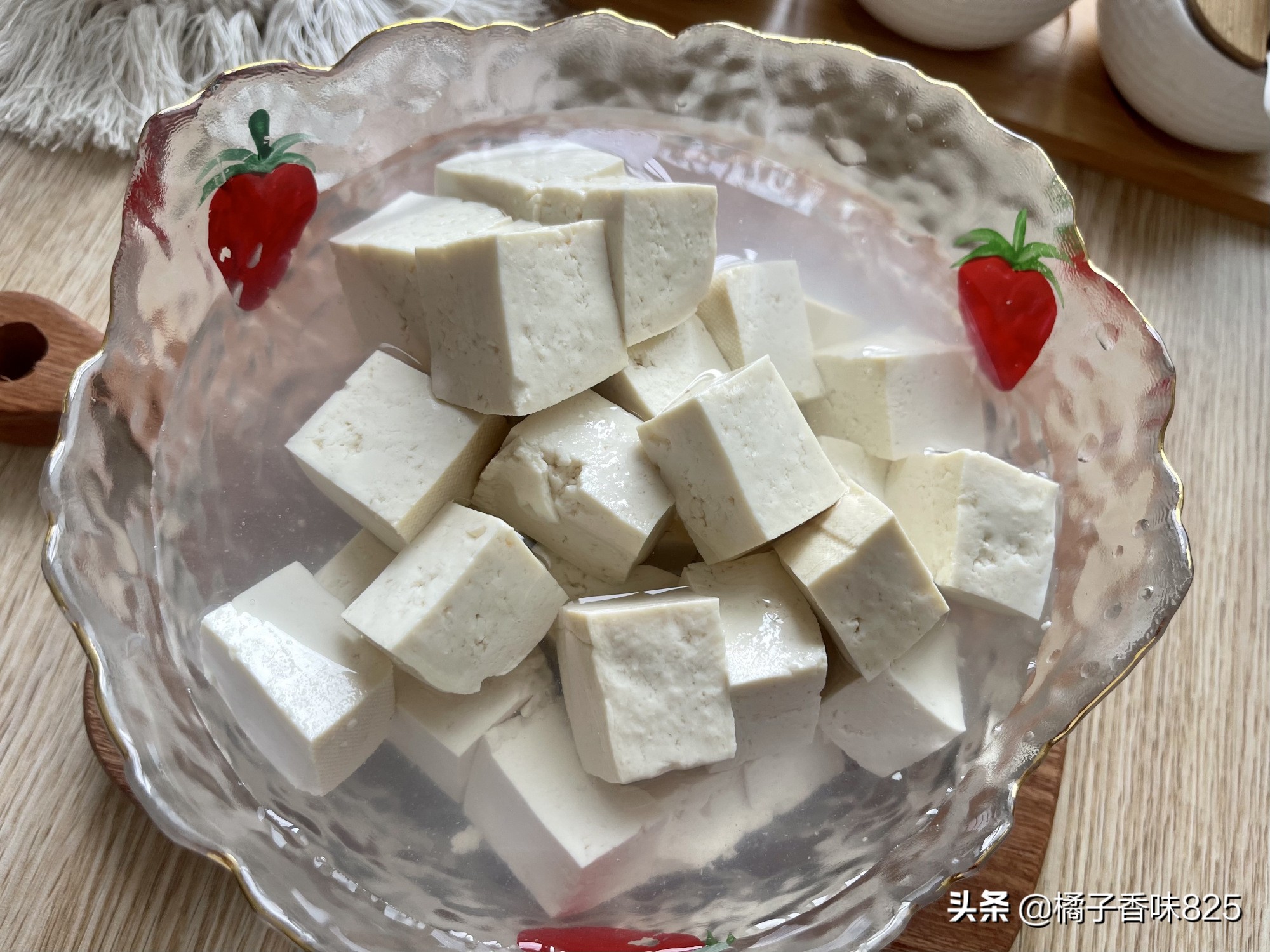 麻婆豆腐靠边站，豆腐新做法，外皮酥脆里面软嫩，蘸上料汁巨好吃