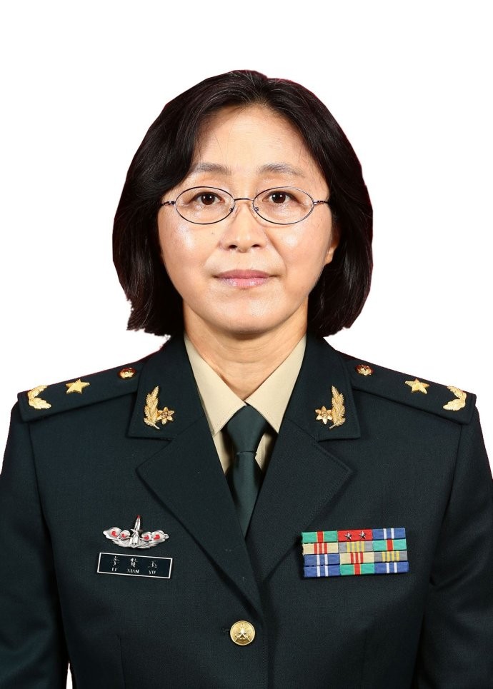 中国火箭军第一位女将军霸气表态：要研制更先进的战略武器