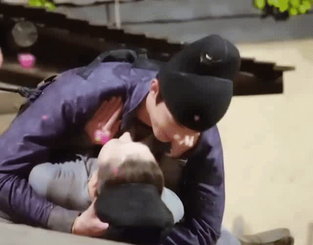 " long song goes " be afraid of is not the Up that spit groove advocate monster-revealing mirror, for black and black, to turn over comes a bit quickly