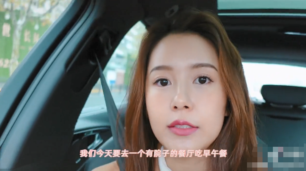 陈赫张子萱偷发糖，一同出游手上戒指太显眼，夫妻不敢同框略心酸