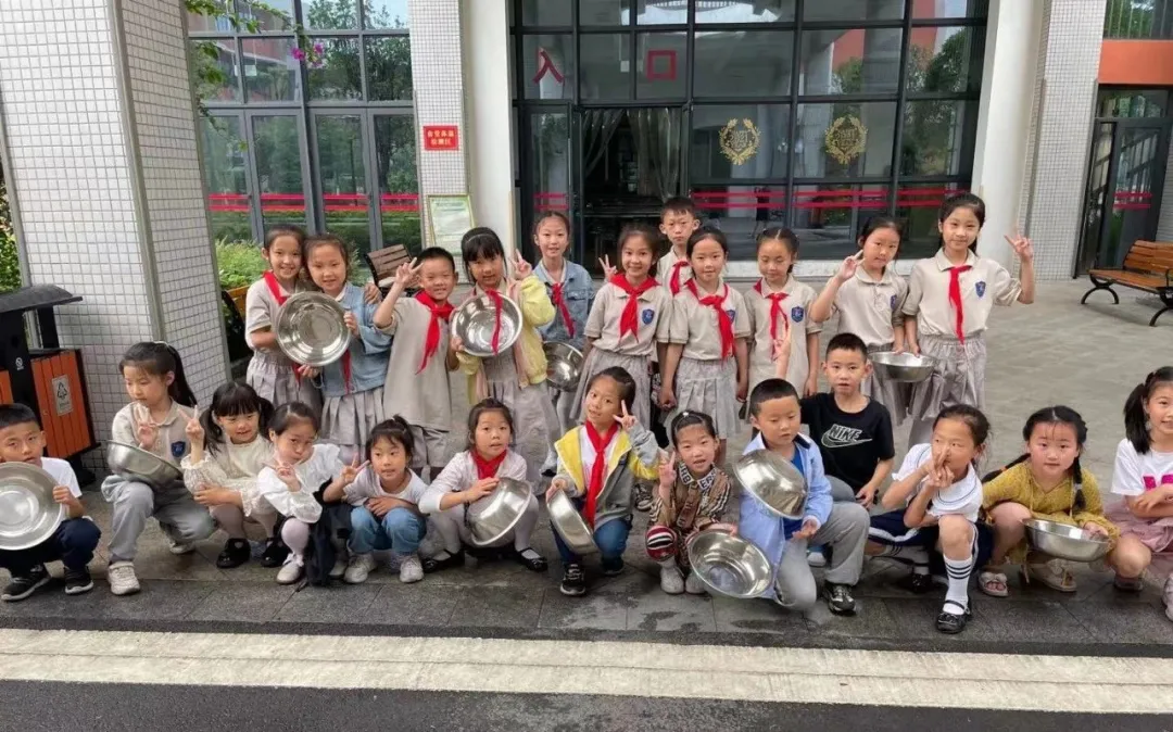 快乐劳动 幸福采摘——双流区实验小学外国语学校劳动课程